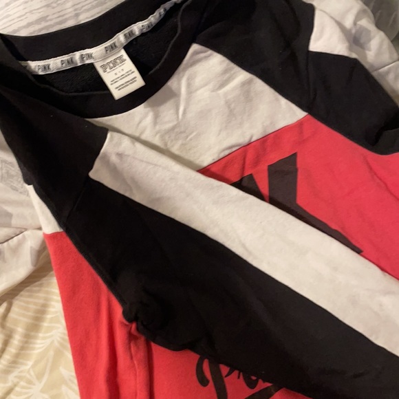 VS sweater - Picture 3 of 3